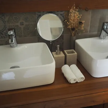 L'ermitage De לינה וארוחת בוקר 4*